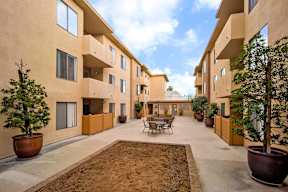 Community Area at Los Robles Apartments, Pasadena, 91101