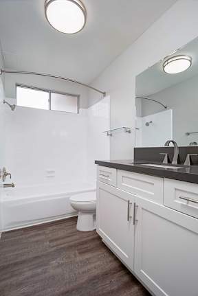 Tub, Toilet In Bathroom at Los Robles Apartments, Pasadena, California