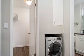 Laundry Room at Los Robles Apartments, California, 91101