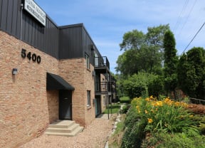 Edina Manor Apartments exterior, Edina, Minnesota