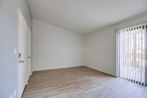 Harbor Cliff Apartments Empty Apartment Living Room