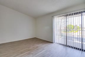 Harbor Cliff Apartments Empty Apartment Living Room