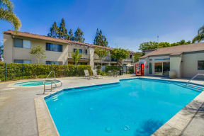 Harbor Cliff Apartments Lifestyle - Pool & Hot Tub
