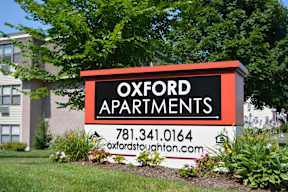 Oxford apartment signage