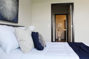 Spacious Bedrooms with en Suite Bathrooms at The Shoreham, St. Louis Park, MN 55416