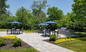Outdoor picnic and recreation area | Valley Lo Towers