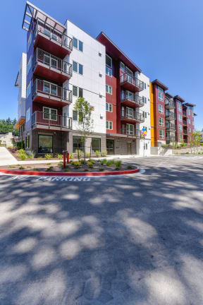 Apartment Exterior at Avaya Ridge Apartments, Renton, WA, 98055