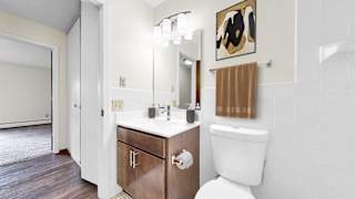 Luxurious Bathrooms at Burnsville Parkway Apartments, Burnsville, MN, 55337