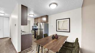Impressive Dining at Burnsville Parkway Apartments, Burnsville