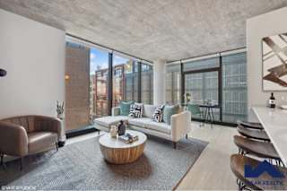 Floor Plan Tier 13 - 827 SF