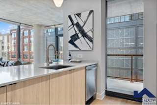 Floor Plan Tier 13 - 827 SF