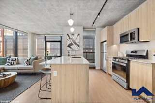 Floor Plan Tier 13 - 827 SF