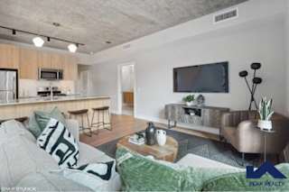 Floor Plan Tier 13 - 827 SF