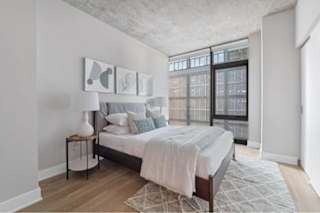 Floor Plan Tier 13 - 827 SF