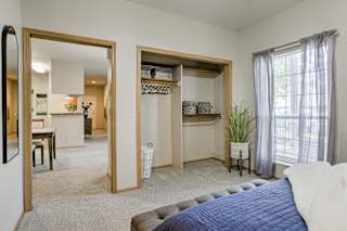 King Size Bedroom at The Pointe, Nebraska, 68128