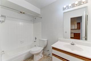 Soaking Tubs With Ceramic Tile at Johnson Legacy Apartments, Milwaukee, WI, 53223