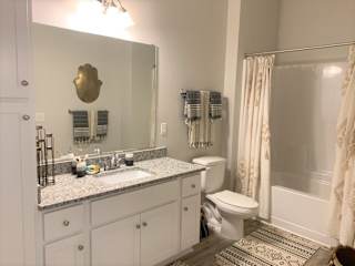 Venezia guest bathroom