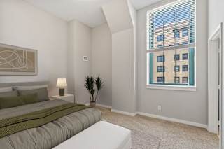 Spacious Bedroom With Comfortable Bed at The Cosmopolitan, St Paul, 55101