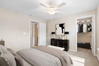 Emerald Bedroom at Badger Canyon Apartments in Kennewick, WA 99338