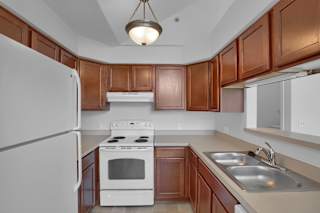 Begonia Kitchen at LakePointe Apartments, Batavia