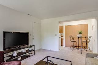 Marigold Living and Dining at Rivers Edge Apartments, Waterford Twp, 48327