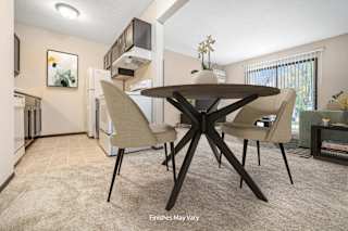 Primrose Dining and Kitchen at Timberlane Apartments, Peoria, Illinois