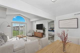 a living room with a cathedral ceiling at Tracy Creek Apartment Homes in Perrysburg, OH