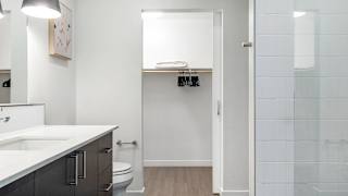 Full Bathroom at Rendezvous Urban Flats, Tucson, AZ, 85701