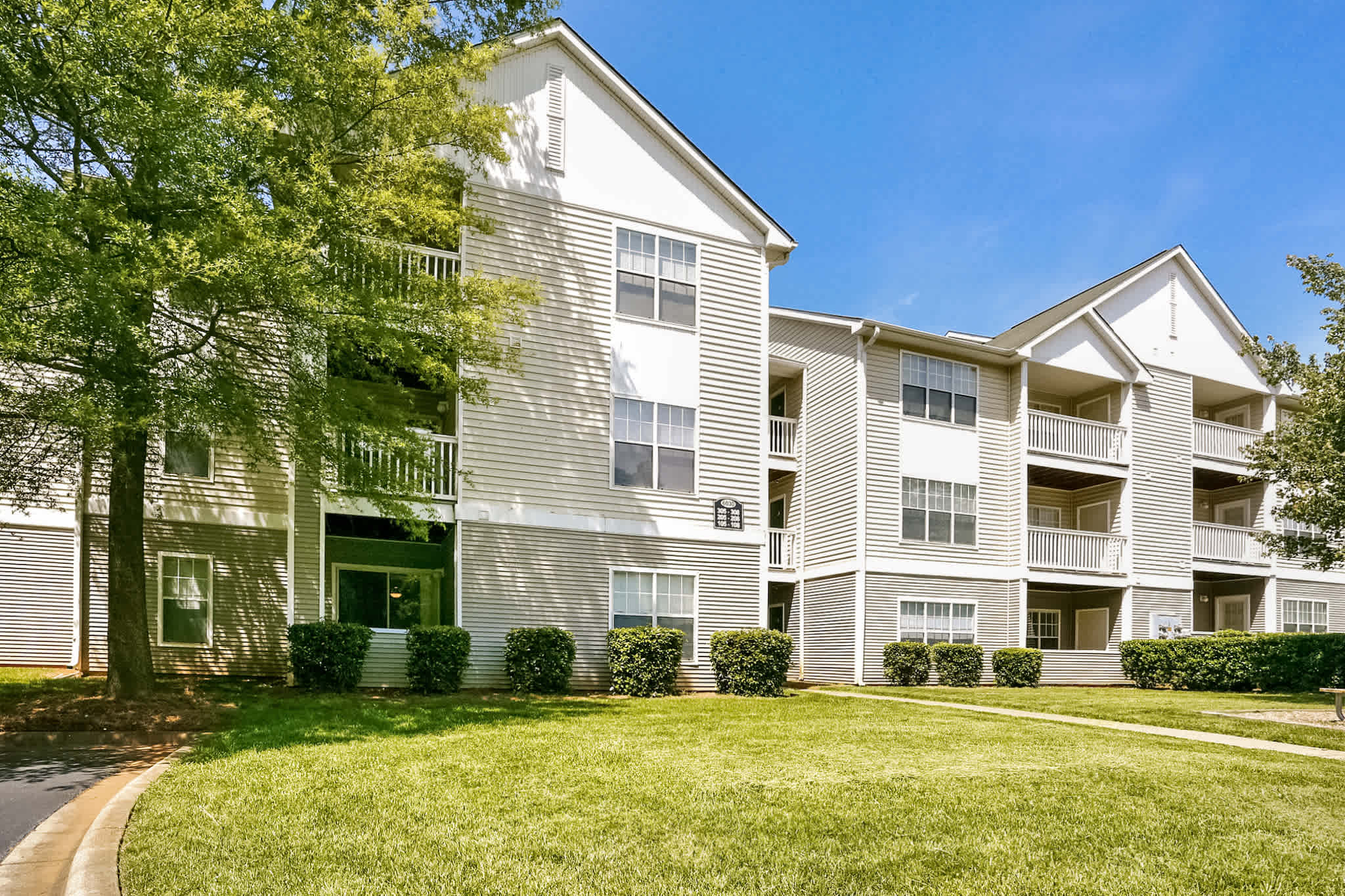 The Grayson Apartment Homes 7 of 12