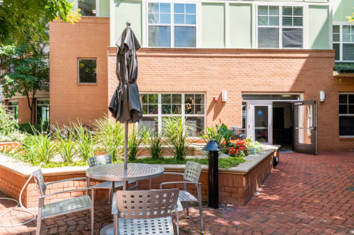 Courtyard Patio at 800 Carlyle, Virginia, 22314