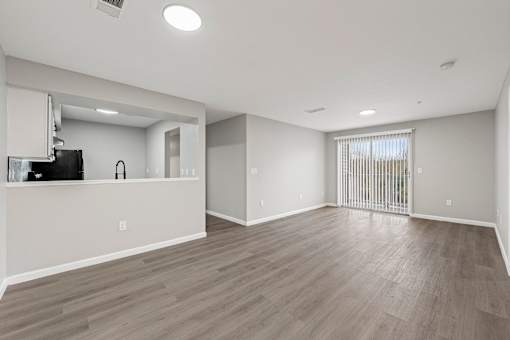Living room at 2000 Oasis  Apartments, Atlanta, 30316