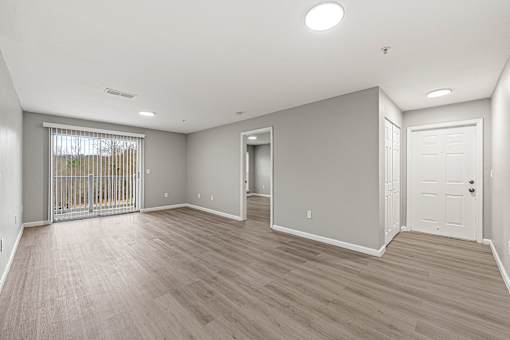 Living room at 2000 Oasis  Apartments, Atlanta, 30316