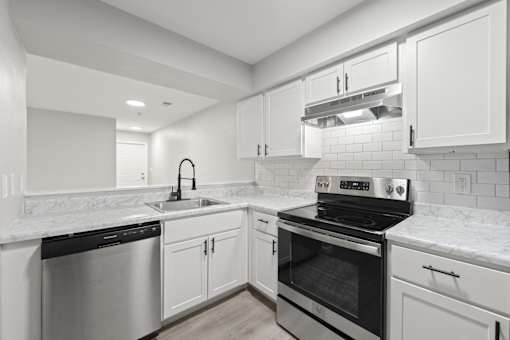 Upgraded kitchen at 2000 Oasis  Apartments, Atlanta, 30316