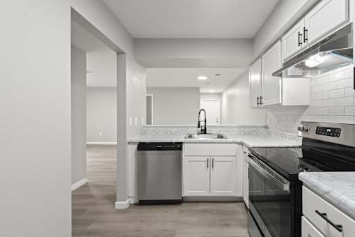 Living room at 2000 Oasis  Apartments, Atlanta, 30316