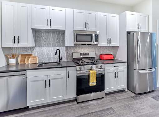 spacious studio, full size appliances, custom built in