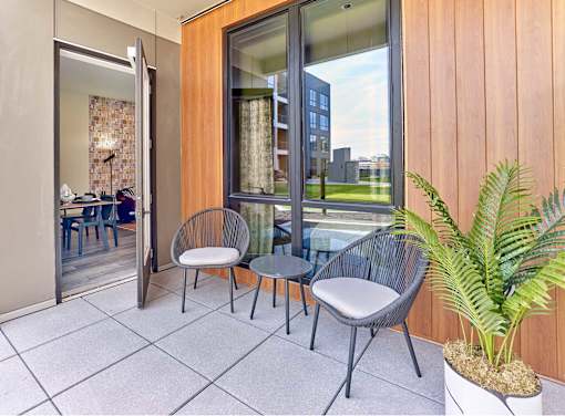 private terrace, private balcony, large one bedroom,
