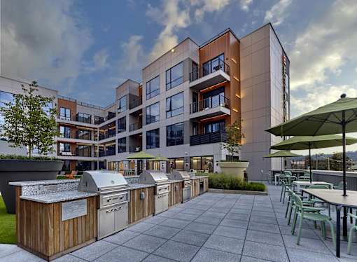 outdoor grills, outdoor amenities, resident lounge space
