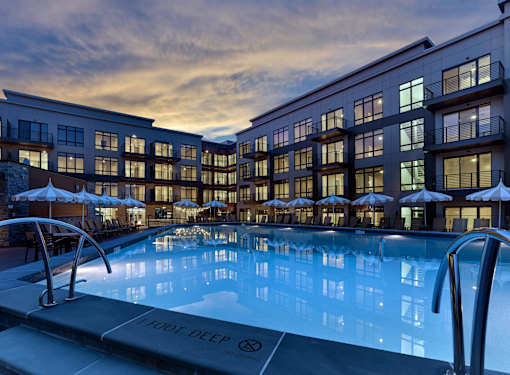 Vermella Paramus features a resort-style pool and sun deck surrounded by lounge and table seating, grill area, and fire pits.