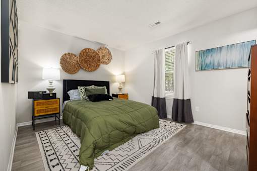 Green bedspread
