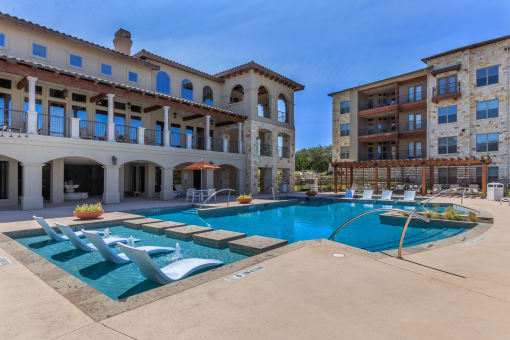 Relaxing pool with tanning ledge