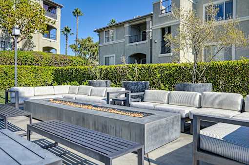 Outdoor Seating Area at Eagle Glen Apartments, Murrieta