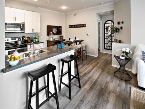Kitchen and Dining at Eagle Glen Apartments, Murrieta