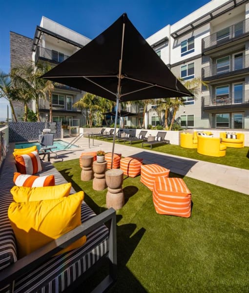 Pool Lawn Seating