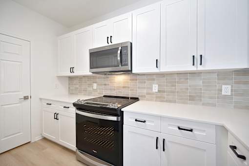 Modular Kitchen at Eagle Glen Apartments, Murrieta, California