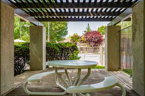Outdoor patio at Eagle Point Apartments, Albuquerque, NM