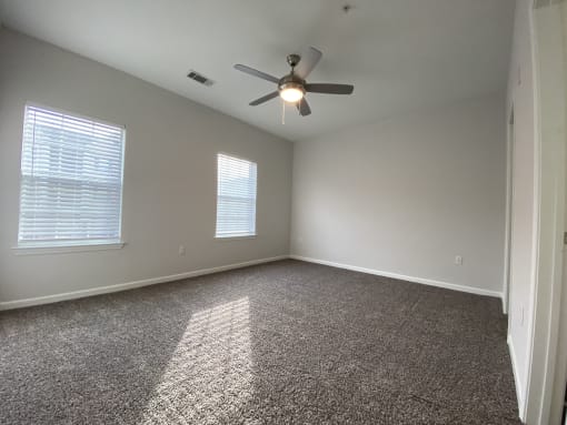 bedroom with ceiling fan and carpet
