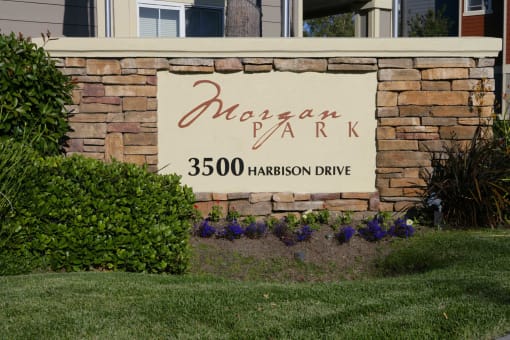 a sign for theago park in front of a stone building