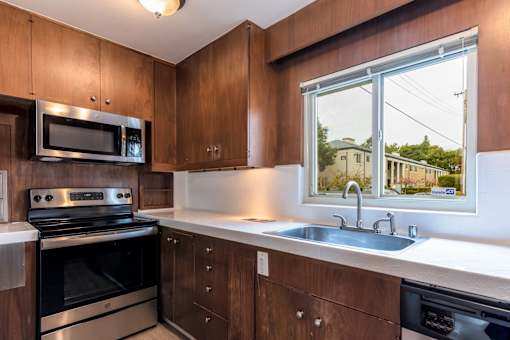 Kitchen with stove at Hillsdale Garden Apartments, San Mateo, California