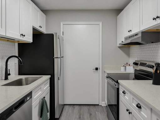 Modern kitchen at Riverset Apartments in Memphis, TN