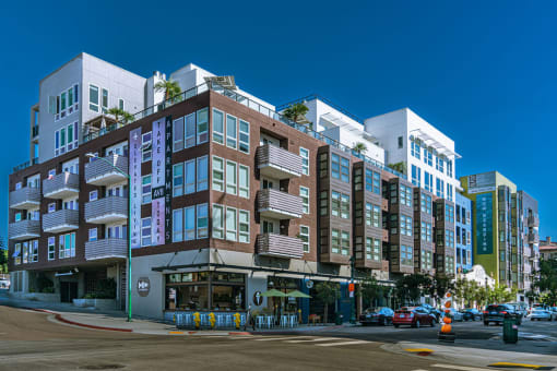 Exterior building at AV8 Apartments in San Diego, CA